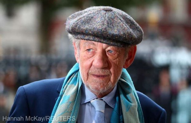 Actorul Ian McKellen a căzut de pe scenă, în timpul unei reprezentanţii