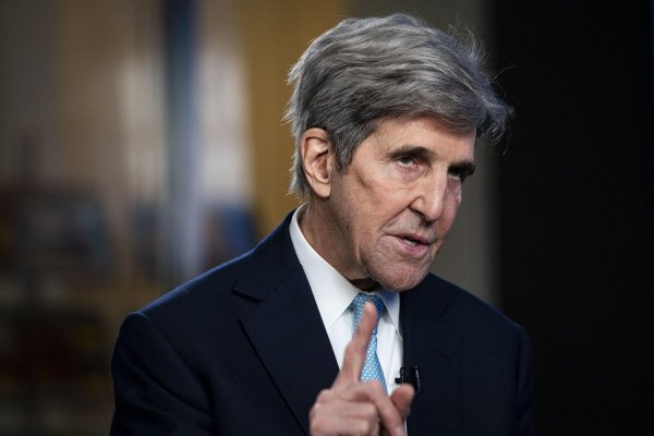 John Kerry: Donald Trump la Casa Albă ar submina iremediabil inovaţiile şi investiţiile în tehnologiile curate