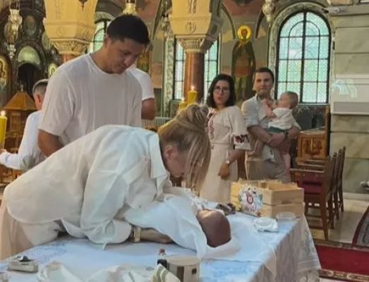 Anamaria Prodan și Ronald Gavril au devenit părinții spirituali ai unui băiețel
