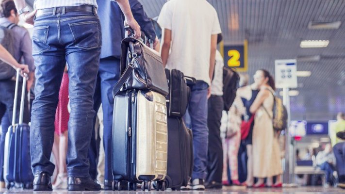 Transportul aerian de pasageri a crescut cu aproape 5%, în primul semestru din 2024