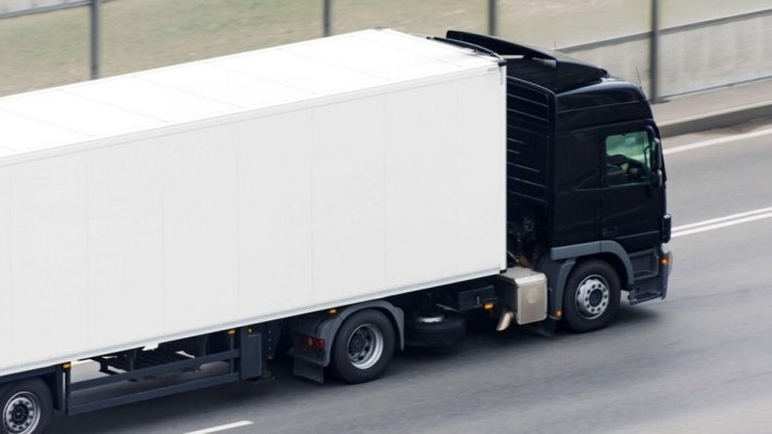 Un șofer român a fost găsit fără viață în cabina TIR-ului în Italia