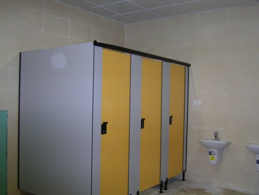 Managerul unui supermarket le-a interzis casierelor să meargă la toaletă