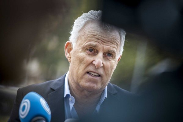 Asasinii jurnalistului olandez Peter de Vries au fost condamnaţi la zeci de ani de închisoare