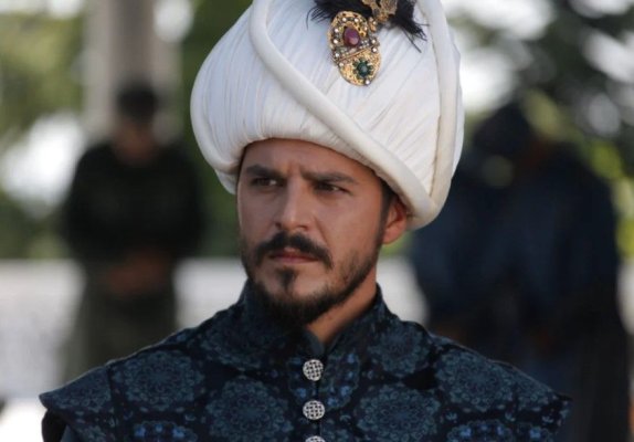 Cum a ajuns să arate astăzi actorul Mehmet Günsür, prințul Mustafa din Suleyman Magnificul