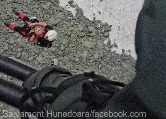 Tânăr de 17 ani, salvat cu un elicopter, după ce căzut pe un traseu, în Masivul Retezat