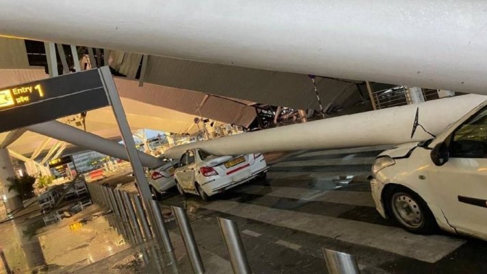O parte din acoperișul Aeroportului din New Delhi s-a prăbușit