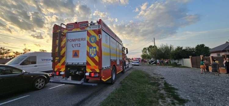 Plan Roșu de Intervenție: Accident rutier, produs între un autoturism și un autocar