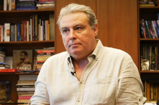 Adrian Cioroianu, istoric: