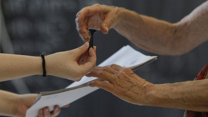 Bulgarii votează duminică într-un nou scrutin legislativ, al şaptelea în trei ani şi jumătate