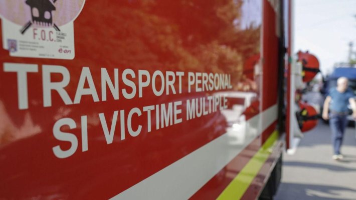 6 persoane au fost rănite, în urma unui accident între 2 autoturisme