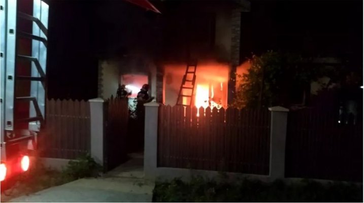 A murit ars de viu în timp ce încerca să-și incendieze soția