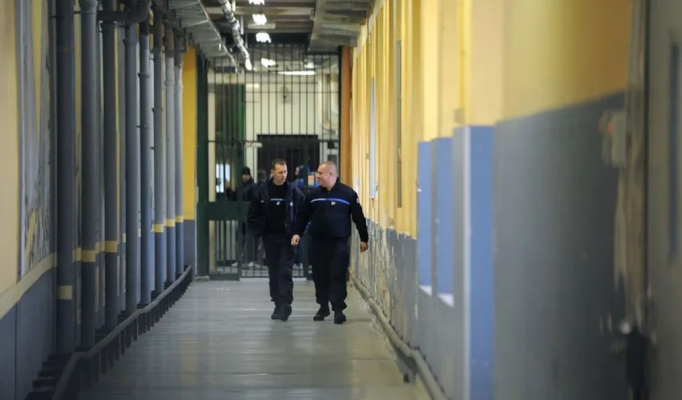 Angajaţii din sistemul penitenciar şi poliţiştii ies luni în stradă, după tăierile salariale din ordonanța austerității