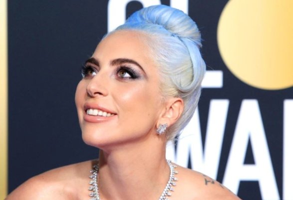Lady Gaga a difuzat fragmente din două piese noi ale sale pe străzile din Paris
