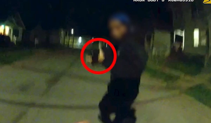 Copil de 13 ani, ucis de poliție, după ce a amenințat ofițerii cu o armă de jucărie. Video