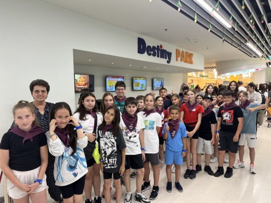 Câștigătorii concursului “10 cu Felicitări pentru colectarea separată” au ajuns la Destiny Park