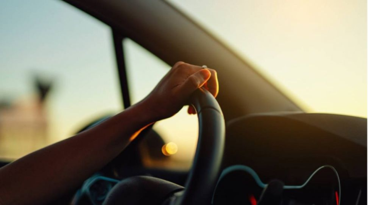 Un adolescent de 19 ani a furat o mașină și a provocat un accident