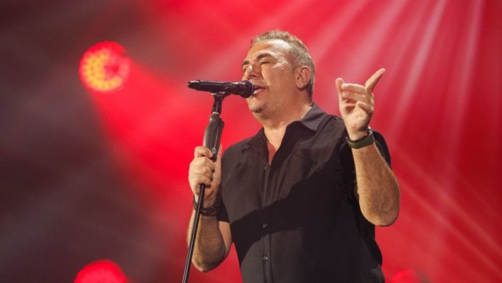 Artistul grec Remos va concerta la Constanţa, alături de 100 de instrumentişti