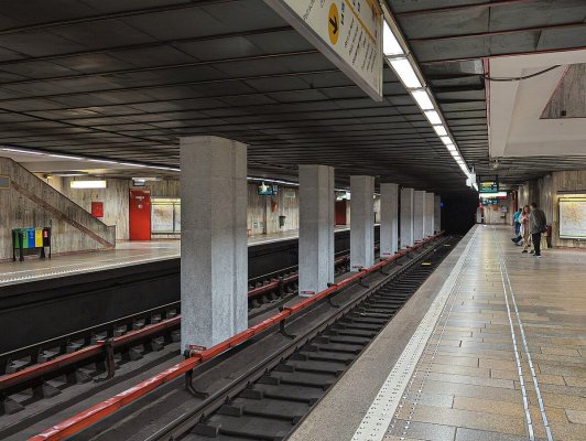 Bătaie în toată regula, în stația de metrou Basarab din Capitală