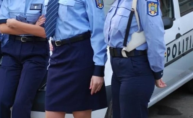Polițiste prinse în flagrant, în timp ce vindeau alcool confiscat