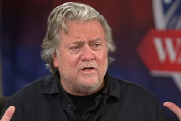 Steve Bannon, fostul consilier al lui Trump, s-a predat pentru a executa o sentinţă de 4 luni de închisoare