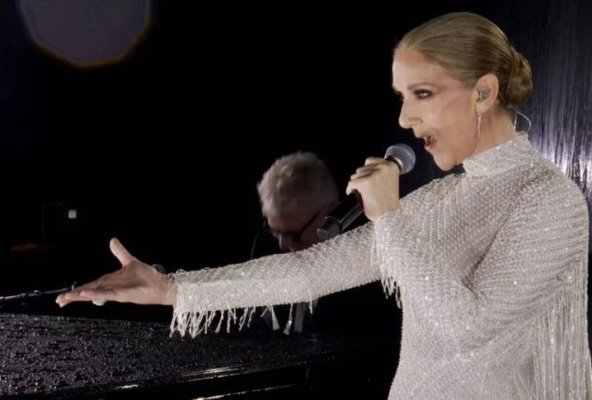 Celine Dion a cântat live la ceremonia de deschidere a Jocurilor Olimpice