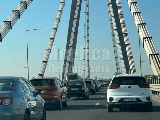 Atenție, șoferi! Se circulă bară la bară pe podul de la Agigea, spre Constanța. Video