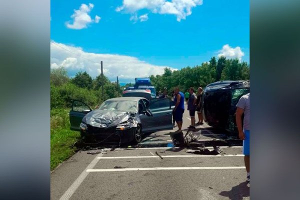 Accident între 2 autoturisme și un TIR pe DN6, cu 4 victime. Una dintre victime este primarul din Brebu