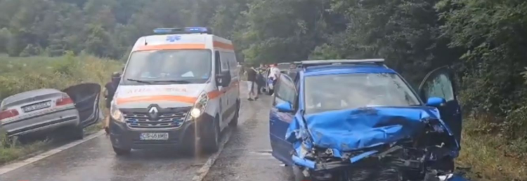 Accidente pe bandă rulantă, după o ploaie puternică în apropiere de Reșița