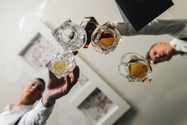 Ce se întâmplă, de fapt, dacă consumi alcool în cantitate moderată