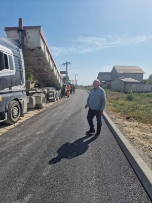 Continuă lucrările de reabilitare a străzilor din comuna Agigea