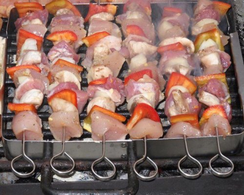 Frigărui din carne de câine, descoperite într-o destinație turistică frecventată de români