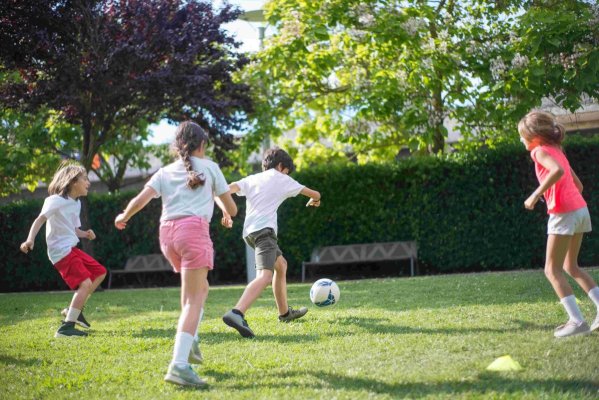 Încălțămintea potrivită pentru cei mici: ghid complet pentru părinți