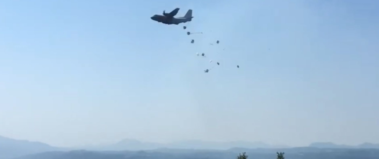 Pompierii se luptă de 3 zile cu flăcările în incendiul pornit în zona Parcului Național Porțile de Fier