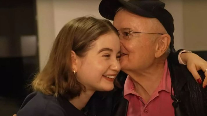 Fata lui Irinel Columbeanu, surprinsă în timp ce lua masa alături de un celebru milionar român
