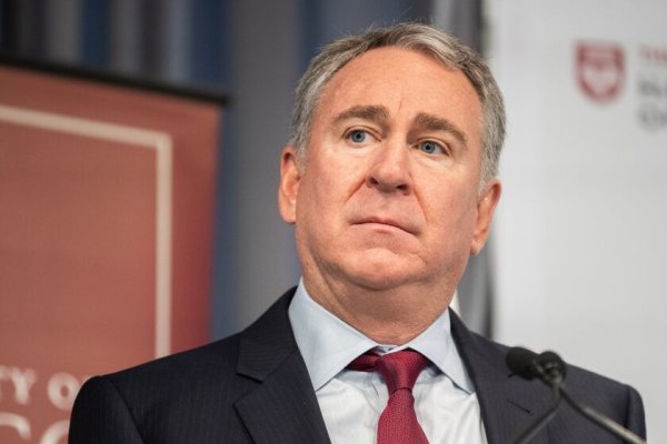 Miliardarul american Ken Griffin a cumpărat cel mai scump schelet de dinozaur din lume