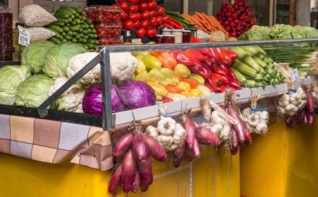 Au fost depistate cu reziduuri de pesticide peste limita admisă în legumele și fructele care se vând în România