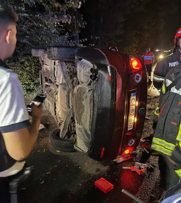O mașină s-a răsturnat, în sensul giratoriu din Cumpăna
