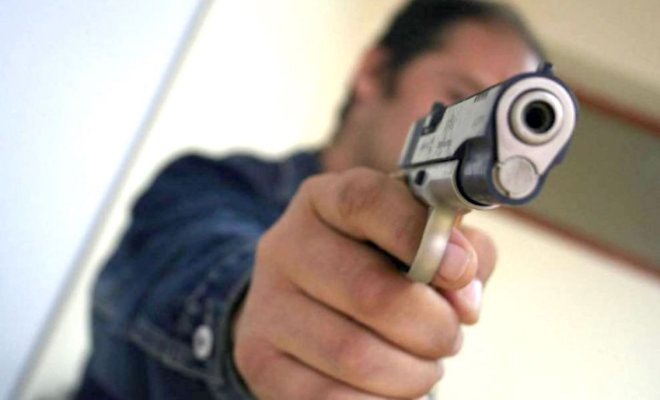 Un șofer de camion și-a împușcat șeful în cap, pentru că i-a criticat munca