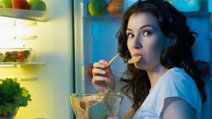 Confuzia dintre sete și foame: Reflexul greșit care stă la baza multor excese alimentare