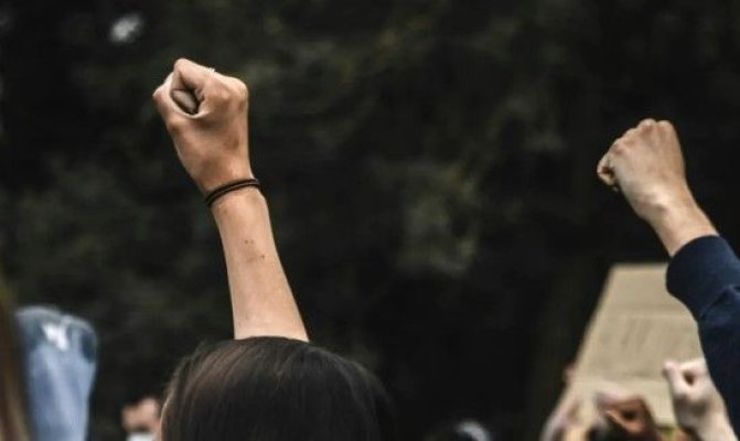 Contabilii, economiştii şi antreprenorii, protest în Piața Victoriei pentru eliminarea e-TVA