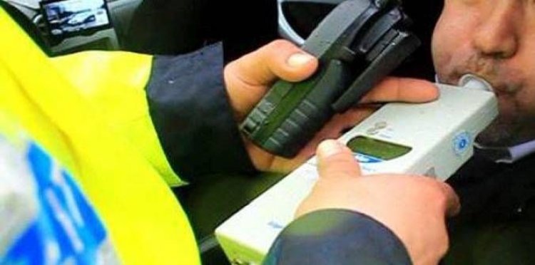 Un șofer a rămas fără permis, după ce ar fi mâncat o ciocolată cu rom
