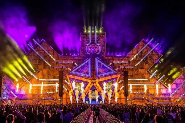 Nicki Minaj, Rita Ora, Tyla, Armin Van Buuren şi Hardwell vin în România, la Festivalul Saga