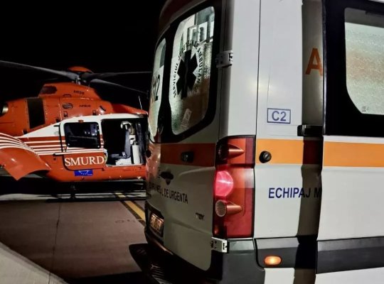 Bărbat de 60 de ani, accidentat grav de mașina poliției, pe trecerea de pietoni