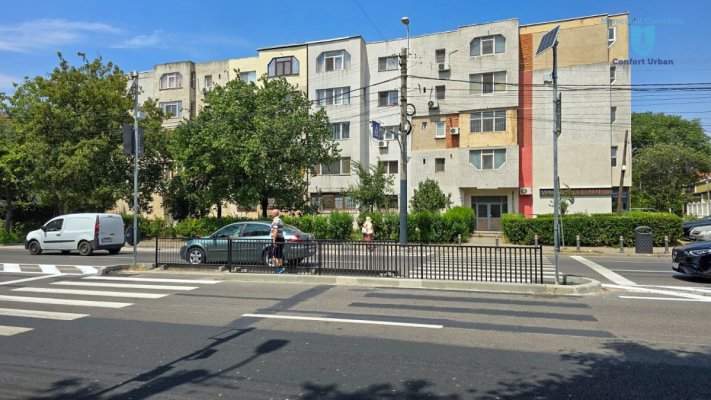 Trecere de pietoni cu scuar pe strada Dezrobirii, la intersecția cu strada Eduard Caudella 