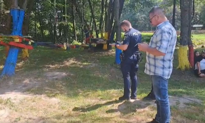 Părinții copiilor căzuți din tiroliană: „Patronul a dat vina pe angajații nepalezi“