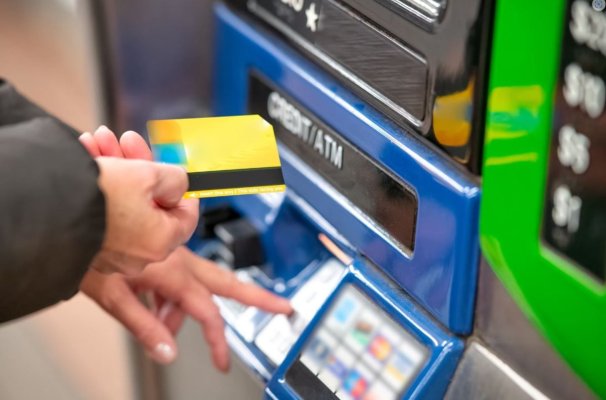 8 cele mai bune practici privind cardurile de credit pentru a vă ajuta să evitați îndatorarea