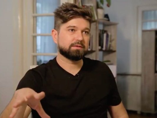 Profesorul Ștefan Adam le-a trimis poze cu el dezbrăcat studentelor de la facultate. „Sunt distincte de activitatea publică ”