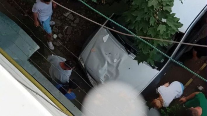 Un bărbat și-a aruncat iubita de la etajul 3, după o discuție în contradictoriu