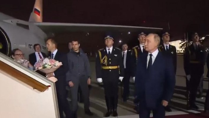 Putin i-a așteptat la aeroport, pe covorul roșu, pe spionii și hackerii eliberați de Occident