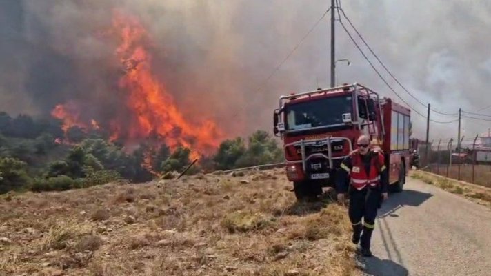 Un pompier român care participa la stingerea unui incendiu în Grecia a suferit răni superficiale